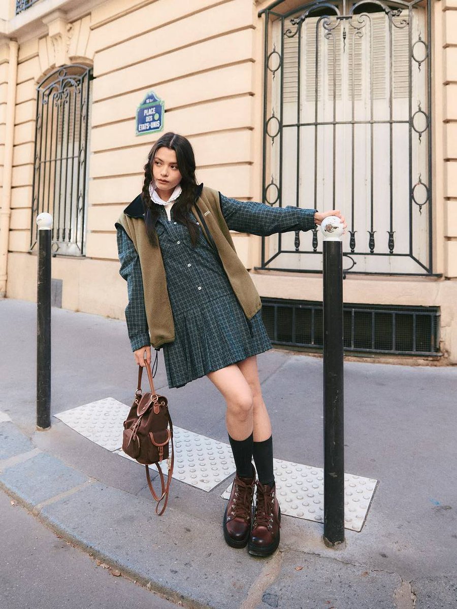 beckyfanclub05's tweet photo. 📸 💜 : 𝗯𝗲𝗰𝗰𝗰𝗮

Touch of Paris💌☀️

@MIUMIUofficial @AngelssBecky

#MiuMiuPFWxBecky #MiuMiuSS27 #beckysangels #BeckyArmstrong 
#MiuMiu #ParisFashionWeek https://t.co/xnXd45eaVL
