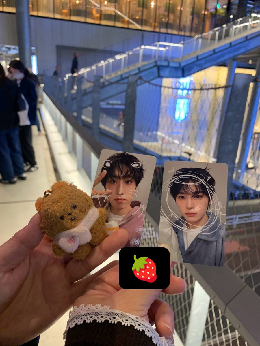 STAY0801you's tweet photo. チャニ🐺HappyBirthday🎂
最高にかっこいい音楽をいつもありがとう🥰
センイルにPOPUP行ってきた✨
特典はイエニが出たんだけど、交換の声がけされて交換🐿️
イエニがめっちゃ可愛くて手放したくない気持ちもあった🦊
あれは可愛すぎだわー！
イエニペンはみんな欲しくなっちゃうね！ https://t.co/zepYF5GuFi