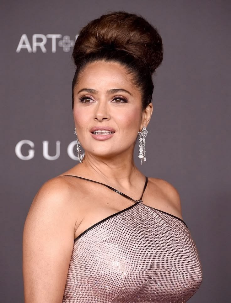 PeterDanjuma0's tweet photo. You could even forgot to spice up your launch 😂 after looking at this shot.Salma hayek 🥰 https://t.co/Axss0EFtd7