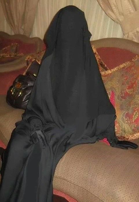 _5ven's tweet photo. الصوره النمطيه للخاطفه الي ينبهونا اهلينا منها يوم كنا صغار 
خاطفه الدمام :#٢٠٣٠_بلا_نقاب2 #بلا_نقاب_٢٠٣٠ #بلا_اجب��ر_للبس_النقاب #بلا_إجبار_للبس_النقاب https://t.co/ZPPVwuJZFT