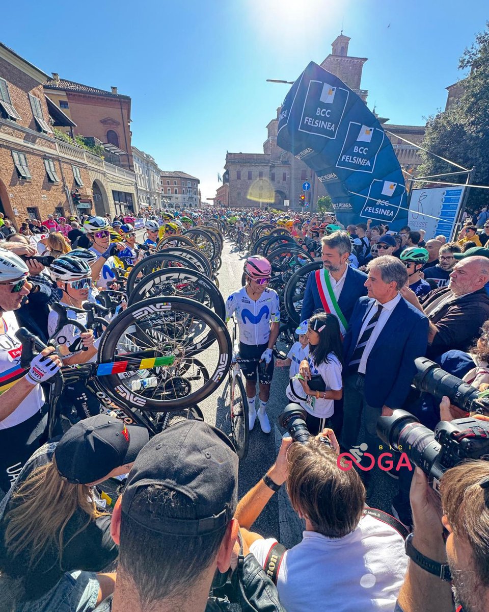 BiciGoga's tweet photo. Gracias @NairoQuinCo por tantas alegrías! Que se te multipliquen en tu nuevo camino personal. Última carrera de Nairo en #Girodellemilia  🇮🇹 https://t.co/EulHly2No5