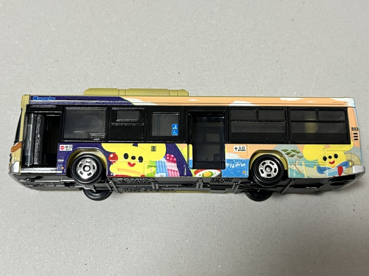 COROLLA_210's tweet photo. 神奈中バスのロングタイプトミカ
ロングだとラッピングバスが映えるね
ちゃんとギミックも健在
通常カラーも出たら買っちゃいそう
ヴィンテージとレギュラーと比べるとロングは丁度いい感ある https://t.co/QYPFWzpsmg