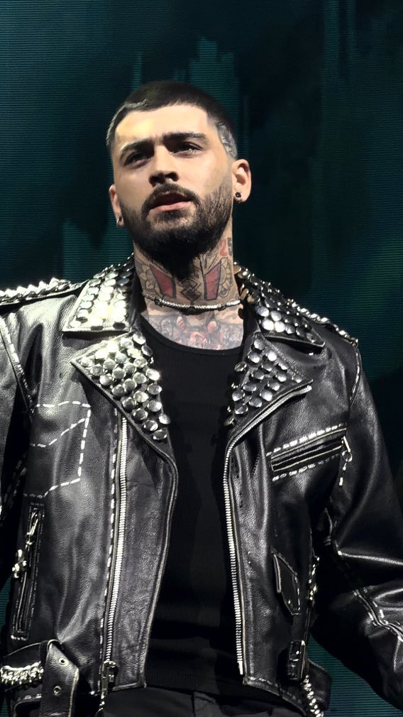 zaynmbase's tweet photo. PUT THIS ZAYN IN THE HISTORY BOOKS

📸 : @hadassahhh https://t.co/t7lqqbmFyb