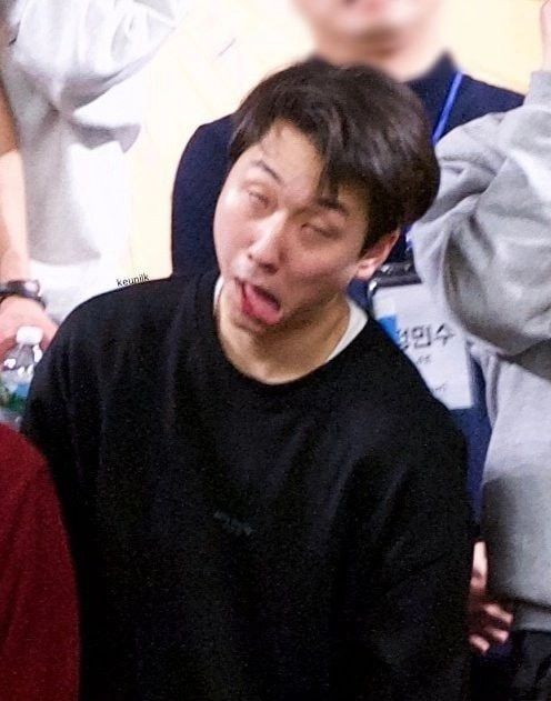 melodyus_'s tweet photo. Gunil😭😭😂😂😭😂 https://t.co/4WNRYj4Uih