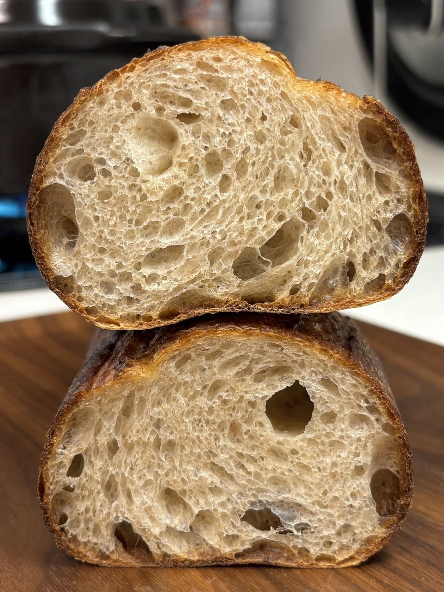 yumeneco3bread's tweet photo. サワー種で作るサワードゥーブレッド。
ほのかな酸味がクセになります♩

#サワードゥーブレッド
#サワー種
#ドイツパン https://t.co/Z6dSEI0dqj