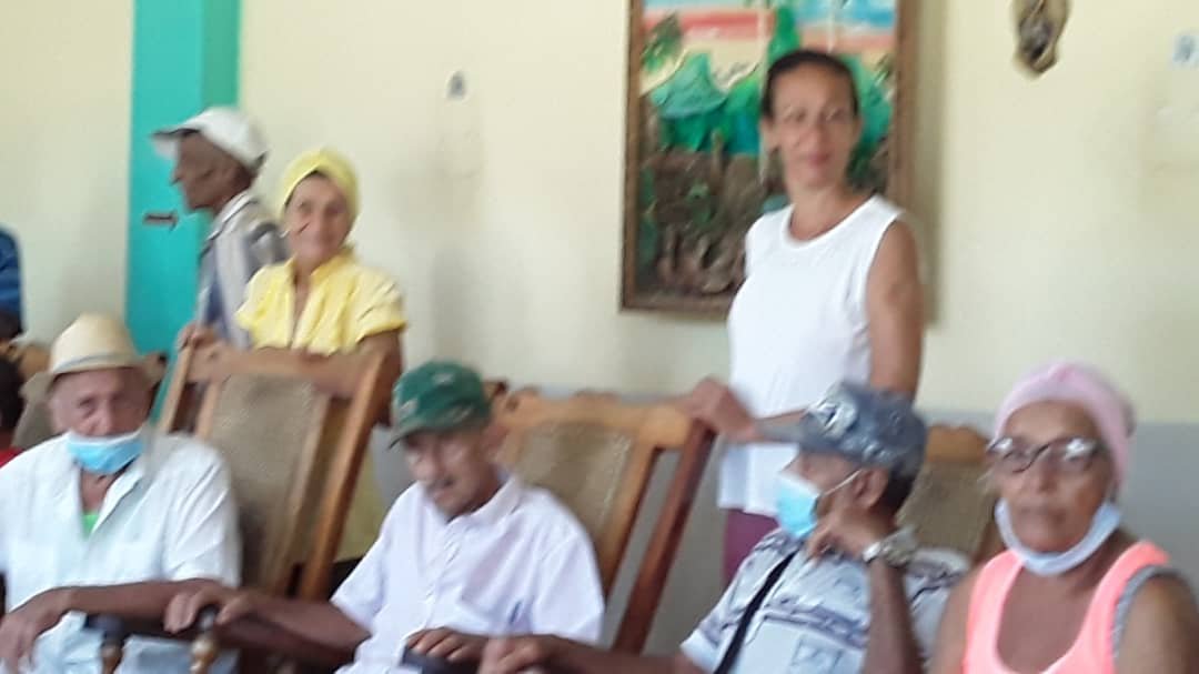 MildreyDelis's tweet photo. El adulto mayor es raíz y guía de nuestra historia; la FMC honra su sabiduría, su ejemplo y su entrega, porque en sus manos se sostiene la memoria y en su corazón florece la continuidad de la Revolución.
#FMCSantiago
#CubaEstáFirme https://t.co/tGZgrcwAOB