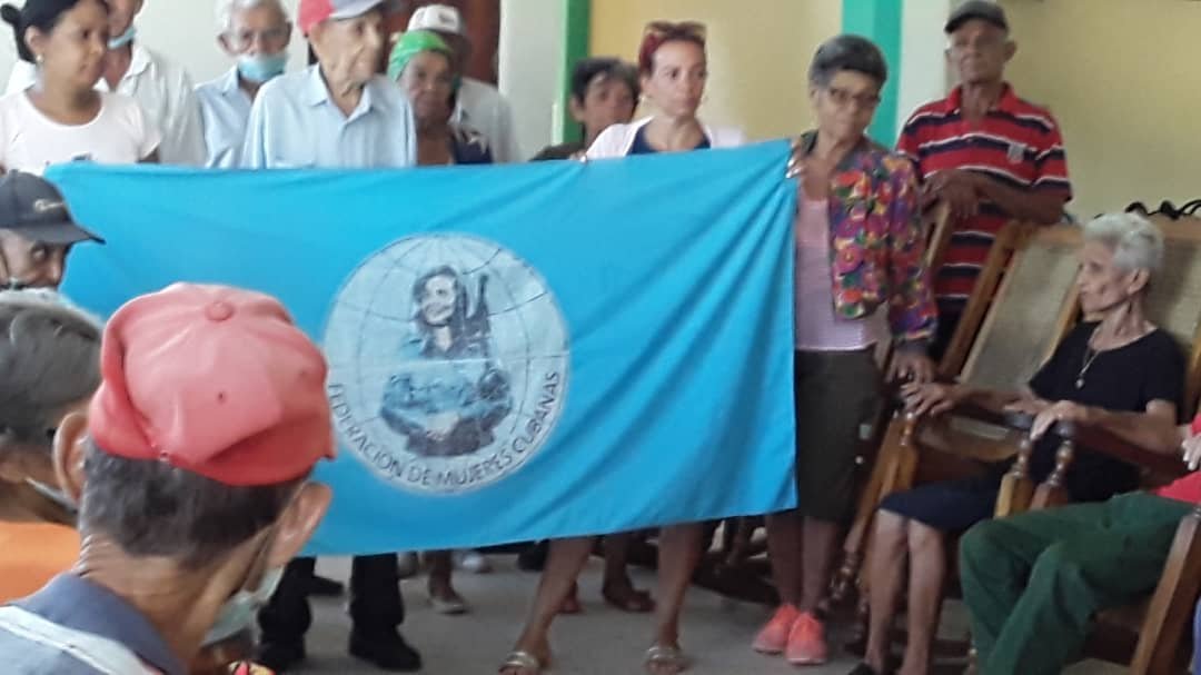 MildreyDelis's tweet photo. El adulto mayor es raíz y guía de nuestra historia; la FMC honra su sabiduría, su ejemplo y su entrega, porque en sus manos se sostiene la memoria y en su corazón florece la continuidad de la Revolución.
#FMCSantiago
#CubaEstáFirme https://t.co/tGZgrcwAOB