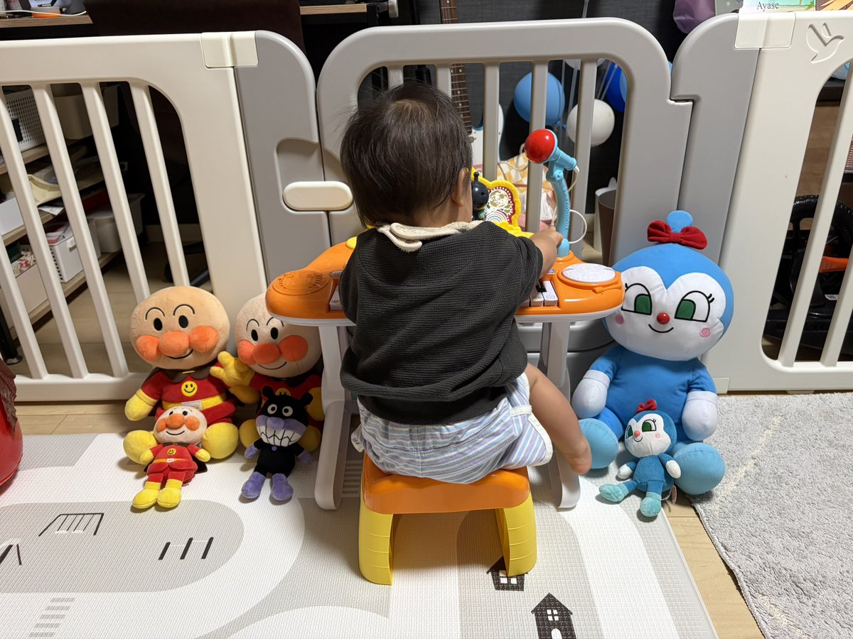 Azzz___5's tweet photo. 熱心にピアノ練習🎹 https://t.co/RWGRFJvcZY