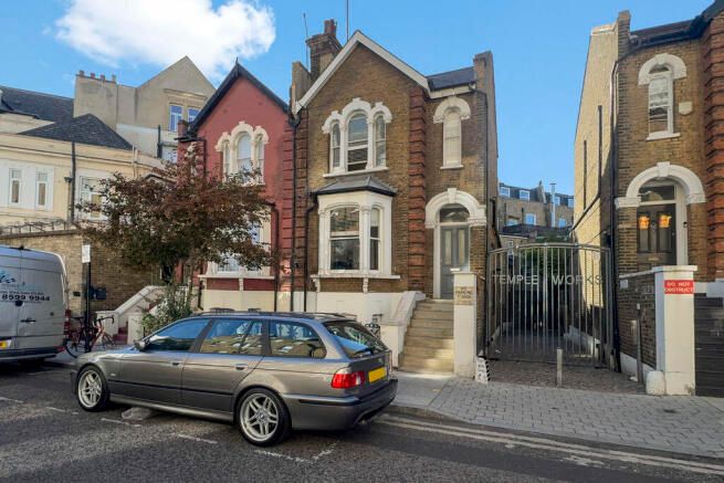 LookProperty's tweet photo. TO LET 🏡

Brett Road, Hackney, E8 📍

£2,000 pcm 💷

One bedroom Period conversion Garden flat in superb location seconds away from Hackney Central Station. The property is offered unfurnished in good condition, viewings are highly recommended.

https://t.co/hasio9UIYw https://t.co/FNwGiQF1ab