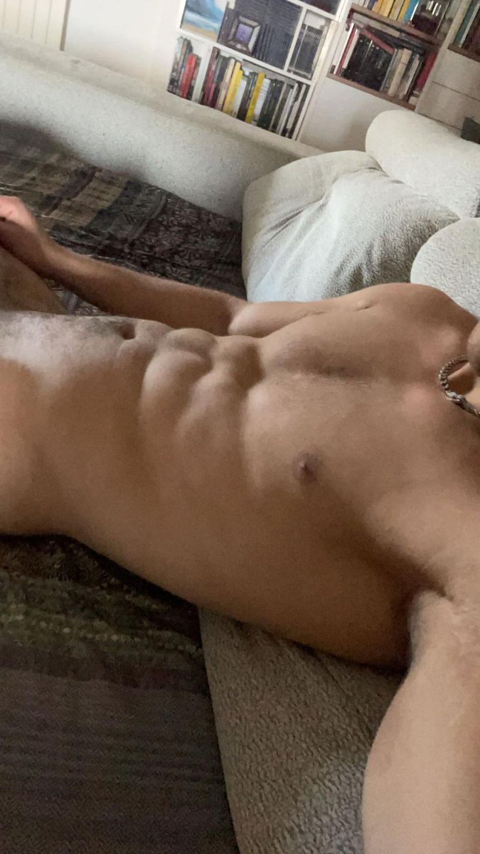 lordmax000's tweet photo. finalmente il weekend 💆🏻‍♂️ https://t.co/nDa2JAcPz4