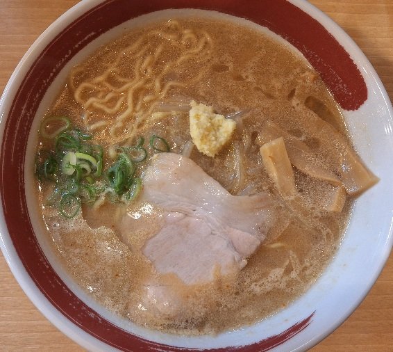 karanabeTW's tweet photo. 岐阜タンメン直営 みそ一番@岐阜県岐阜市。
みそラーメン。
先月末やっとオープンの岐阜タン茜部の隣の店。ジェネリックサッポロラーメン的な味。岐阜タンにしては味(えんみ)が控えめ。おろし生姜アリでオーダーしないと損する味。麺が細…。深夜入るなら一蘭や横綱より重くない…と思いきや油は多め https://t.co/ztOIe7gU8L