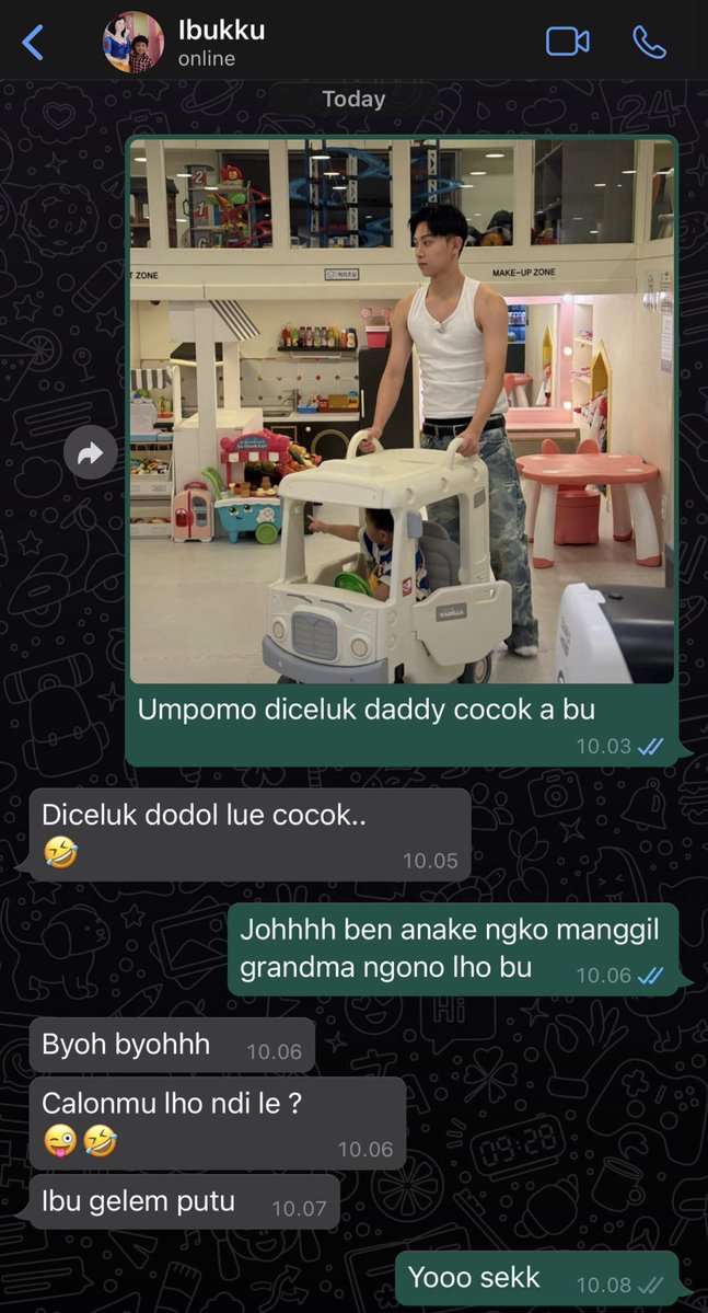 indomikayla's tweet photo. Putu ayu jare (jowo nyel, translate nyusul deh) https://t.co/WnX7xGoifn