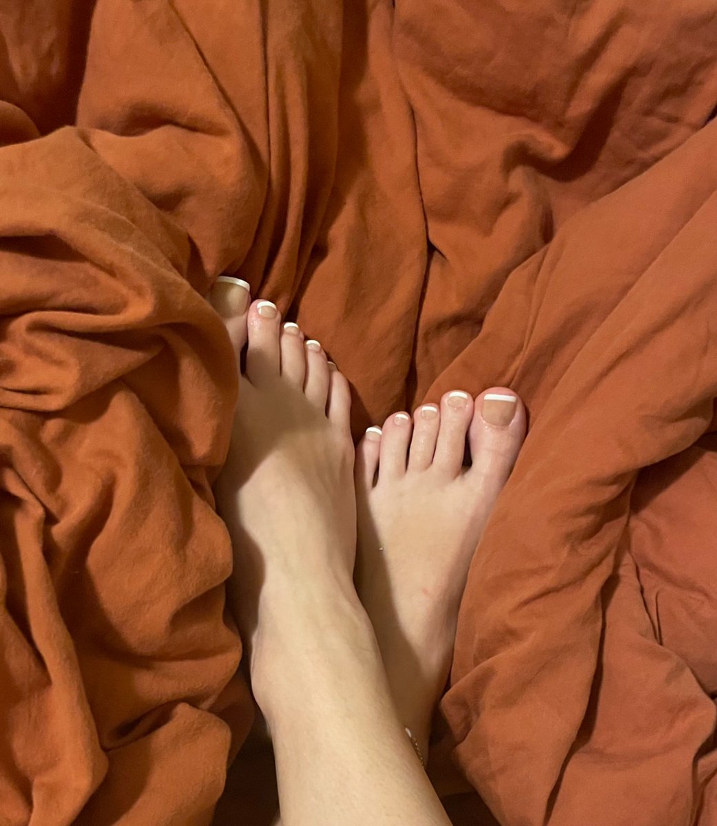 loveprincessvic's tweet photo. I’ll be in bed checking my freshly opened DMs again for the next 3 hours. Make it worth my time https://t.co/x7u5jTF4uN