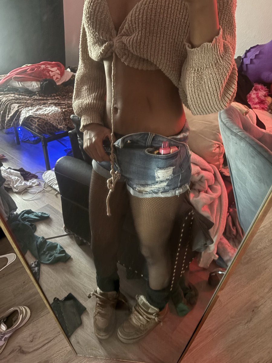 snoozefty's tweet photo. show fit today￼￼￼￼💋🔮 https://t.co/0AT68wb37M