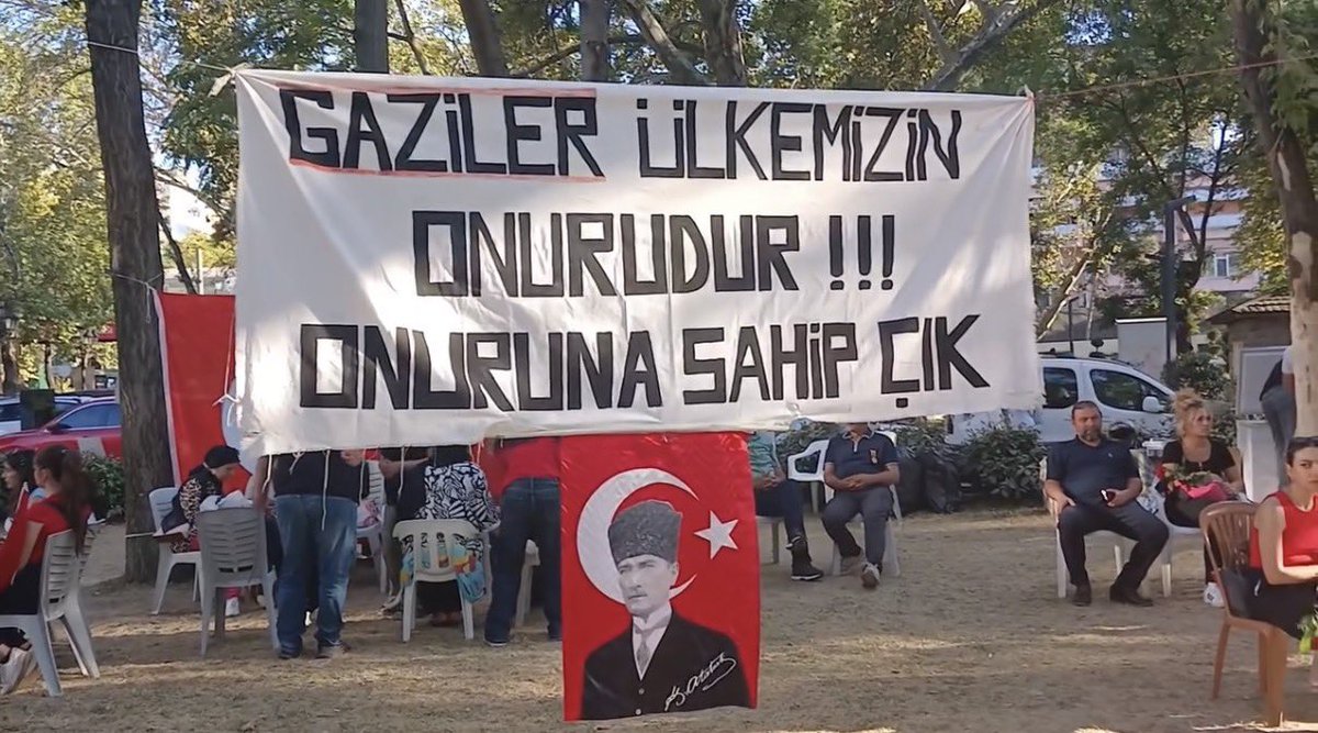 murat_gokgoz_'s tweet photo. Sayın Oktay Saral,

Ağustos ayında yaptığınız görüşmede, er gazilerin emsal maaş ve özlük hakları konusunda TBMM açıldığında, Ekim ayında gerekli adımların atılacağını ifade etmiştiniz. Bu sözünüzün ardından gaziler olarak eylemimizi sonlandırdık. 

Bugün Ekim ayındayız.

Biz gaziler verilen sözün yerine getirilmesini, emsal maaş ve özlük haklarımız konusunda somut düzenlemenin hayata geçirilmesini bekliyoruz.

Sayın Saral, “Ekim ayında ne gerekiyorsa yapılacak” sözünüzün gereğinin yapılmasını bekliyoruz.

Gaziler sözünüze güvendi. Şimdi sıra verilen sözün yerine getirilmesinde.

🇹🇷 Gaziler onurludur, hakları da onurlu bir şekilde teslim edilmelidir.
48 günün emeği ve verilen sözler unutulmasın.@oktay_saral @hulusiakarmedya @MahinurOzdemir @celebimehmeta #gündem #sondakika #türkiye 
#GazilerPlatform #GazileriminYanındayım #48Gün #Güvenpark #KurtuluşParkı
