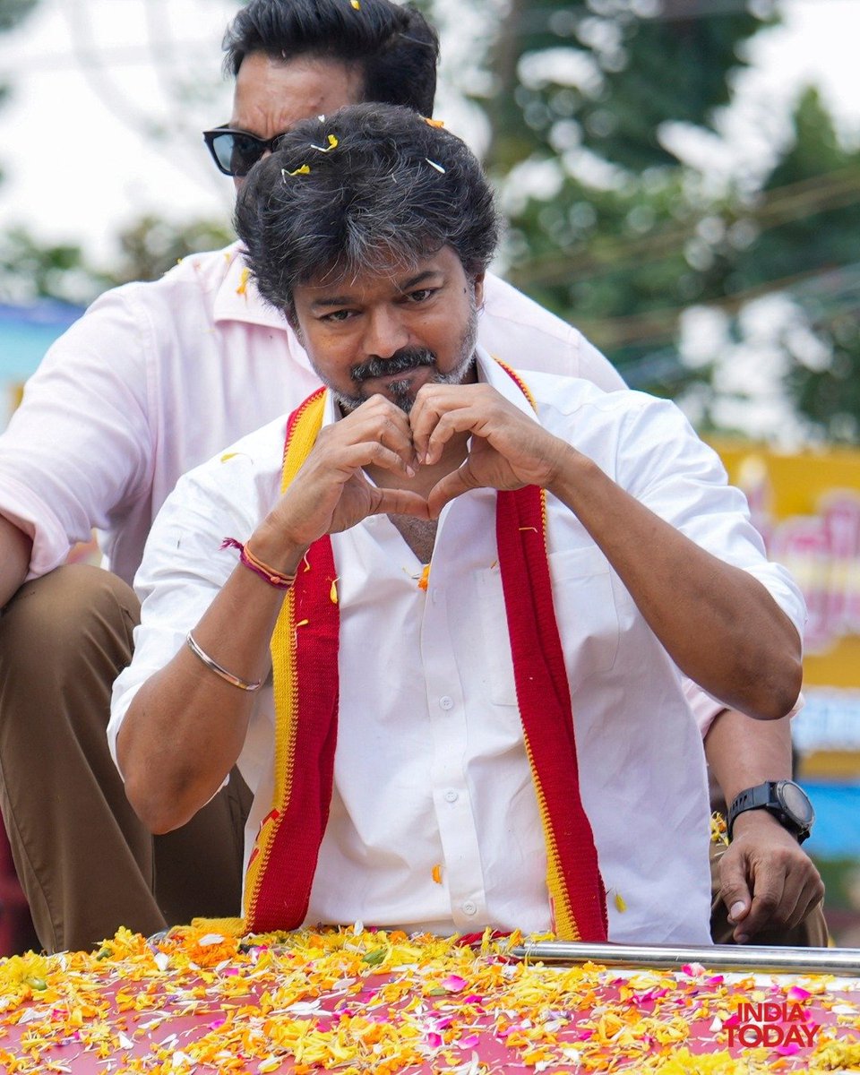 VijayFansPage's tweet photo. 🫶 https://t.co/tzBE98WWMD