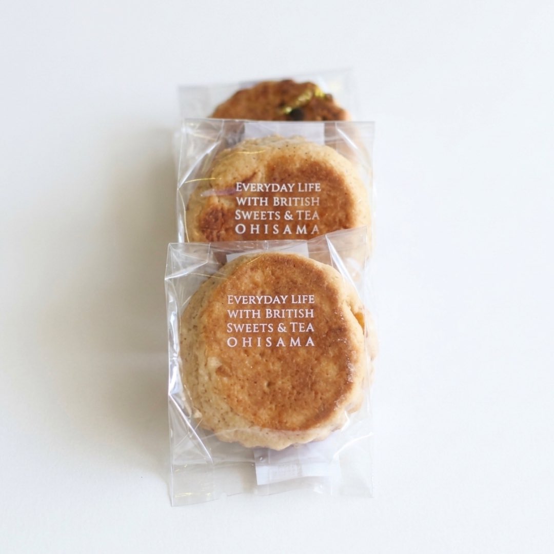 ohisamabakery's tweet photo. 🍎【10月4日オンラインストア限定】🇬🇧

ウェルシュケーキ・アップル＆シナモン 3枚入り🇬🇧

外はサクッと香ばしく、中はしっとり。
りんごのやさしい甘さとシナモンの香りを合わせた、秋限定のウェルシュケーキです。

紅茶を淹れて、ひと口。
素朴なおいしさと一緒に、秋のティータイムを🫖🍎 https://t.co/WK1Dmm63Bx