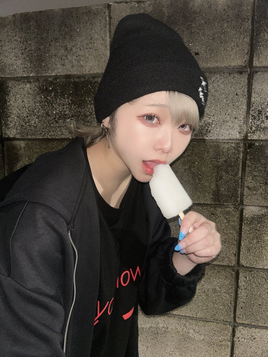 mituki_youshow's tweet photo. 夜道は危ないから、手を繋いでね https://t.co/O284qXlKXl