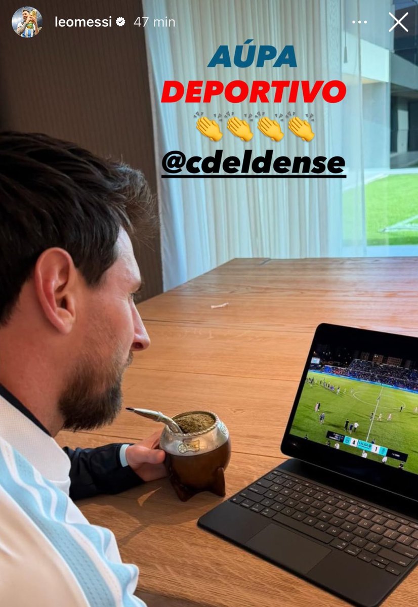 FreezerFCB's tweet photo. Lo de Messi viendo un partido del Eldense, era algo que nunca me imaginé en la vida. https://t.co/nX0EP0jmpd