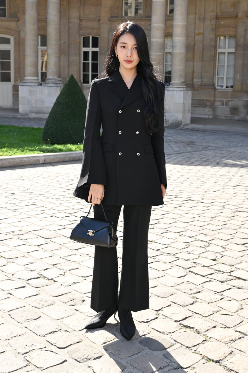 lessencestudios's tweet photo. Celine global brand ambassador Bae Suzy attends the Celine Spring/Summer 2027 show at Paris Fashion Week.

#CelineEte2027 #Suzy https://t.co/UQDNCDCvHa