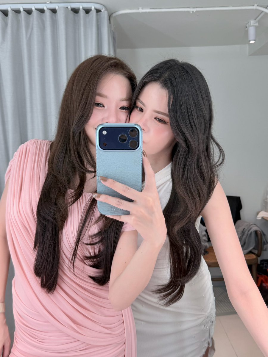 p_chi_GL's tweet photo. i feel like today's tag should be a lil bit different

#.fay✨MAY✨ at ✨TOP✨s of beauty

{MAYFAY}
😌💭

FAYMAY AT TOPS OF BEAUTY
#TOPSxFAYMAY https://t.co/2jse3z6crF