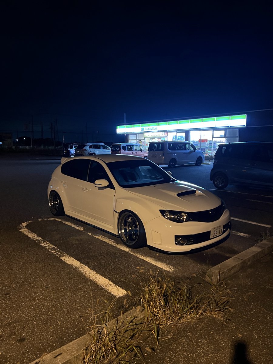 moorov00's tweet photo. 前向き駐車苦手すぎ問題 https://t.co/y9EX2PB1hO