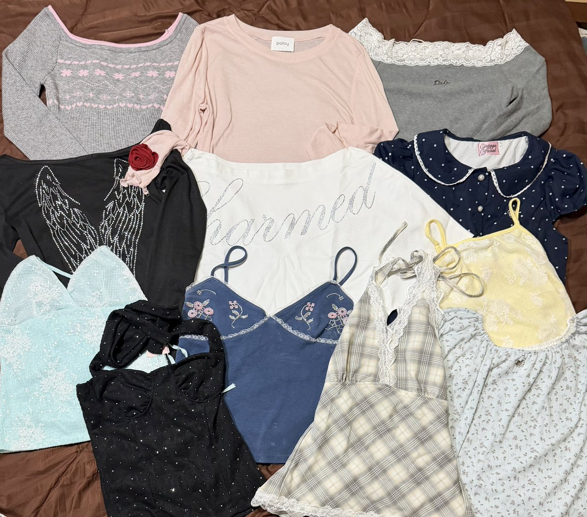 iimmykx's tweet photo. ୧🩰 ส่งต่อเสื้อผ้ามือ1/2 👼🏻💌

🫧 ส่วนใหญ่ไม่เกิน80 มีเยอะกว่าในรูปเยอะมากก🏄🏻‍♀️💖

ค่าส่ง1-3 ตัว45/เหมาส่ง55
รีปักลด5฿

🎐 ลงพรุ่งนี้ 04/10 ( 20.30 น. )

#ส่งต่อเสื้อผ้า #ส่งต่อเสื้อผ้ามือสอง #เสื้อผ้ามือสอง #โล๊ะตู้เสื้อผ้า #ส่งต่อfeelfree #ส่งต่อcintage #ส่งต่อduex https://t.co/yMSJQg2mhT