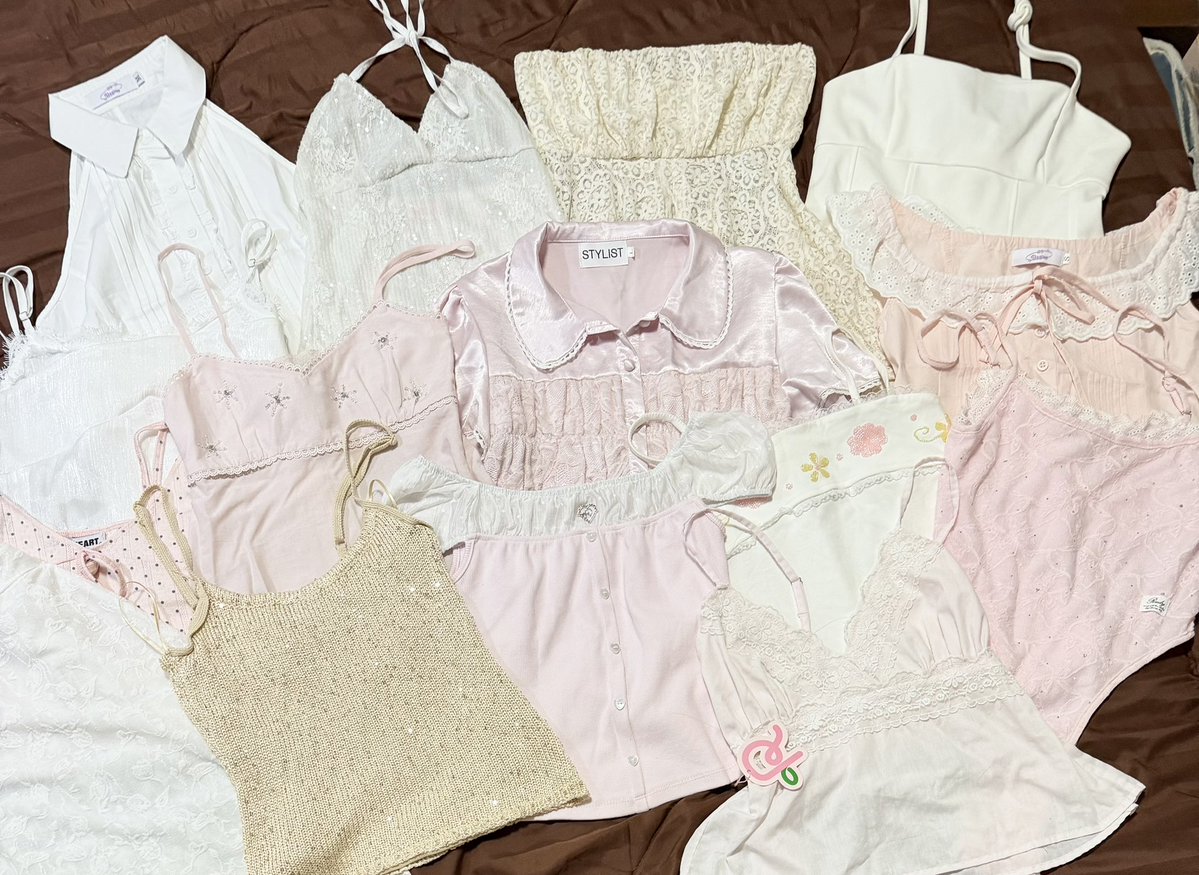 iimmykx's tweet photo. ୧🩰 ส่งต่อเสื้อผ้ามือ1/2 👼🏻💌

🫧 ส่วนใหญ่ไม่เกิน80 มีเยอะกว่าในรูปเยอะมากก🏄🏻‍♀️💖

ค่าส่ง1-3 ตัว45/เหมาส่ง55
รีปักลด5฿

🎐 ลงพรุ่งนี้ 04/10 ( 20.30 น. )

#ส่งต่อเสื้อผ้า #ส่งต่อเสื้อผ้ามือสอง #เสื้อผ้ามือสอง #โล๊ะตู้เสื้อผ้า #ส่งต่อfeelfree #ส่งต่อcintage #ส่งต่อduex https://t.co/yMSJQg2mhT