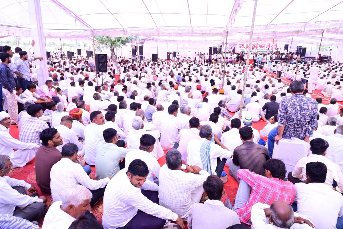 GovindDotasra's tweet photo. आज बीकानेर में पूर्व नेता प्रतिपक्ष स्व. श्री रामेश्वर डूडी जी की प्रथम पुण्यतिथि पर उनके समाधि स्थल पर पहुंचकर उन्हें भावपूर्ण श्रद्धांजलि अर्पित की।

डूडी साहब का जीवन जनहित के संघर्ष की ऐसी मिसाल है जिसे कभी भुलाया नहीं जा सकेगा।। उनका संघर्षशील व्यक्तित्व और जनसेवा के प्रति समर्पण भाव आने वाली पीढ़ियों का युगों-युगों तक मार्गदर्शन करता रहेगा।