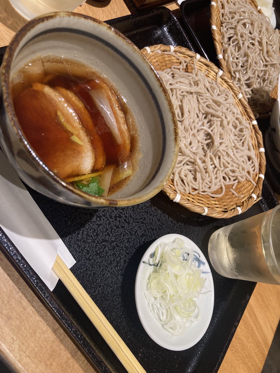 grinSeiShonagon's tweet photo. 本日の締めは^_^
東京駅でお蕎麦
もちろん鴨せいろ

帰ったら飲み直す🍺けどね https://t.co/NjmEj39C99