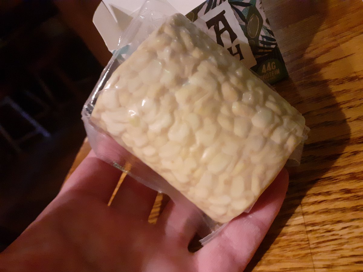 IOweYouNathan's tweet photo. New #tempeh to try. 

#vegan #cooking #plantbased #fta https://t.co/vydXFEIz3R