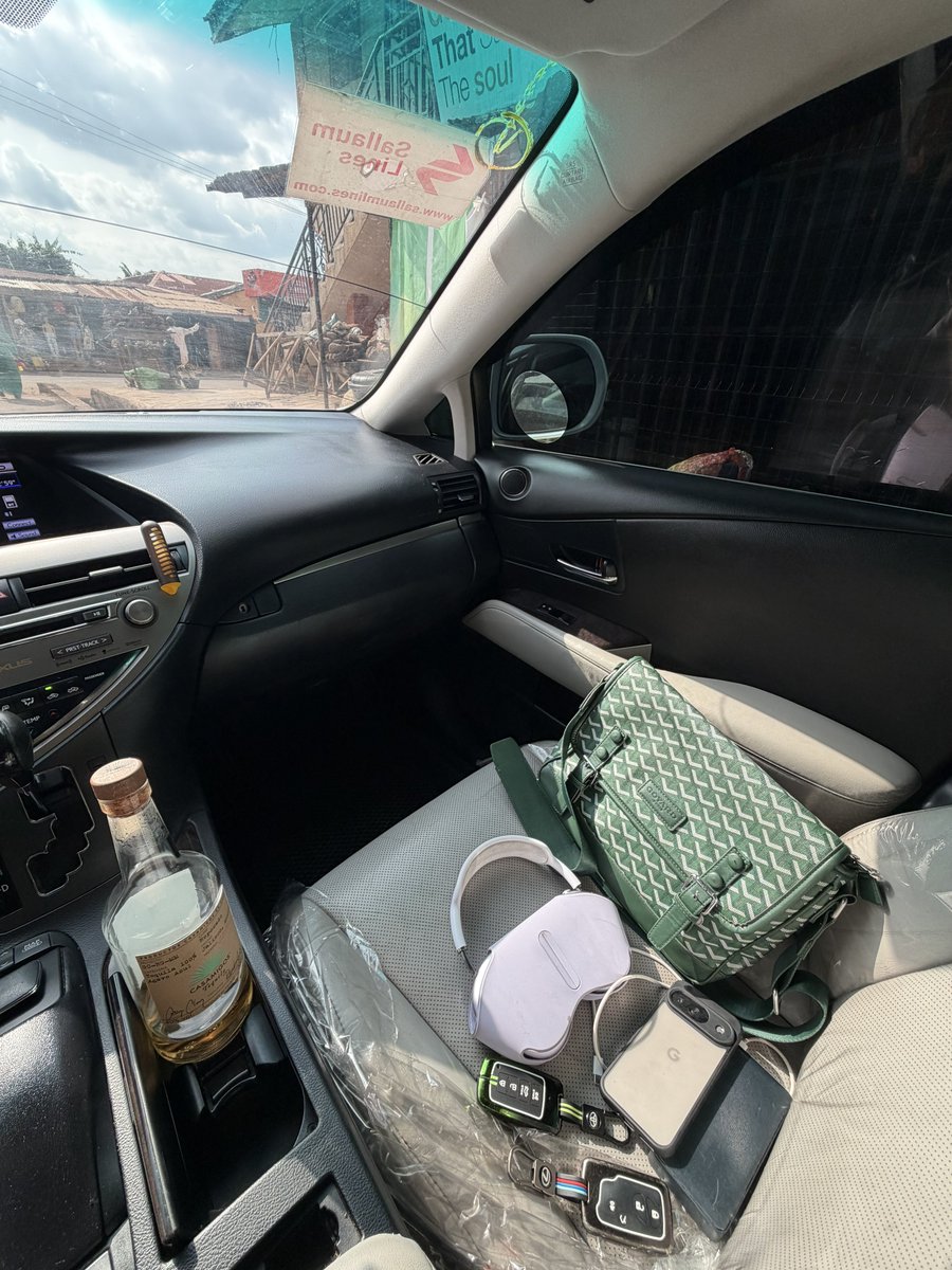 MkoTheComedian's tweet photo. Comot 100k from ur aza, use ham gbaduuun the weekend  🥳 https://t.co/FZrtEgaj0O