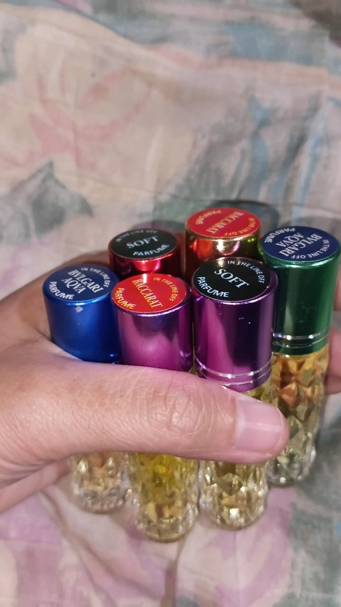rkiveforlive's tweet photo. Gue lebih suka minyak wangi yang ginian deh. Harga satu nya cuma 3k an, wanginya lebih tahan lama, cuma berapa oles udah kecium baunya. Pokoknya worth it dahhh https://t.co/FhXQhQVkAe