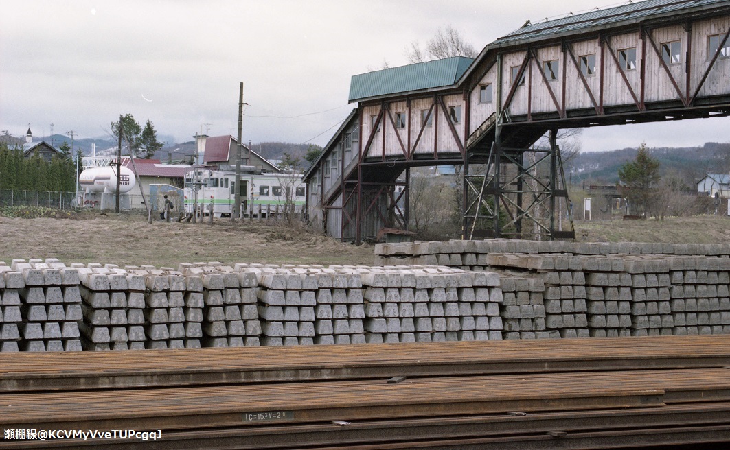KCVMyVveTUPcgqJ's tweet photo. 函館本線　砂川駅　上砂川支線
1994.4 https://t.co/1e7IyTGMDs