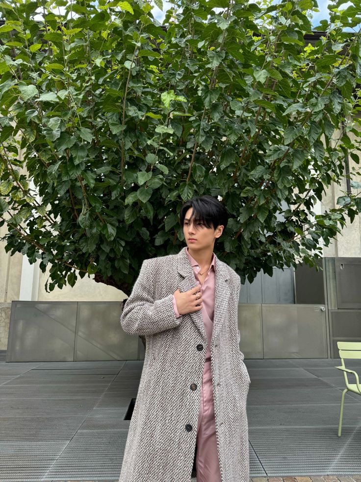 ridetosolarr's tweet photo. 🗣️: “jay km punya selera yg agak feminin.”
🐈‍⬛: “apa”
🐈‍⬛: “warnpa pink itu warna yg paling seksi untuk semua orang loh tanpa memandang usia atau jenis kelamin.”
🐈‍⬛: “menurutku, setelan jas terlihat paling seksi jika dikenakan dengan kemeja merah muda di dalamnya.”

meskipun jay pakai apapun terlihat seksi tp emg kalau dia pakai pink SEKSINYA LUAR BIASA SEKSI setuju aku sm kamu jay 🙂‍↕️😗