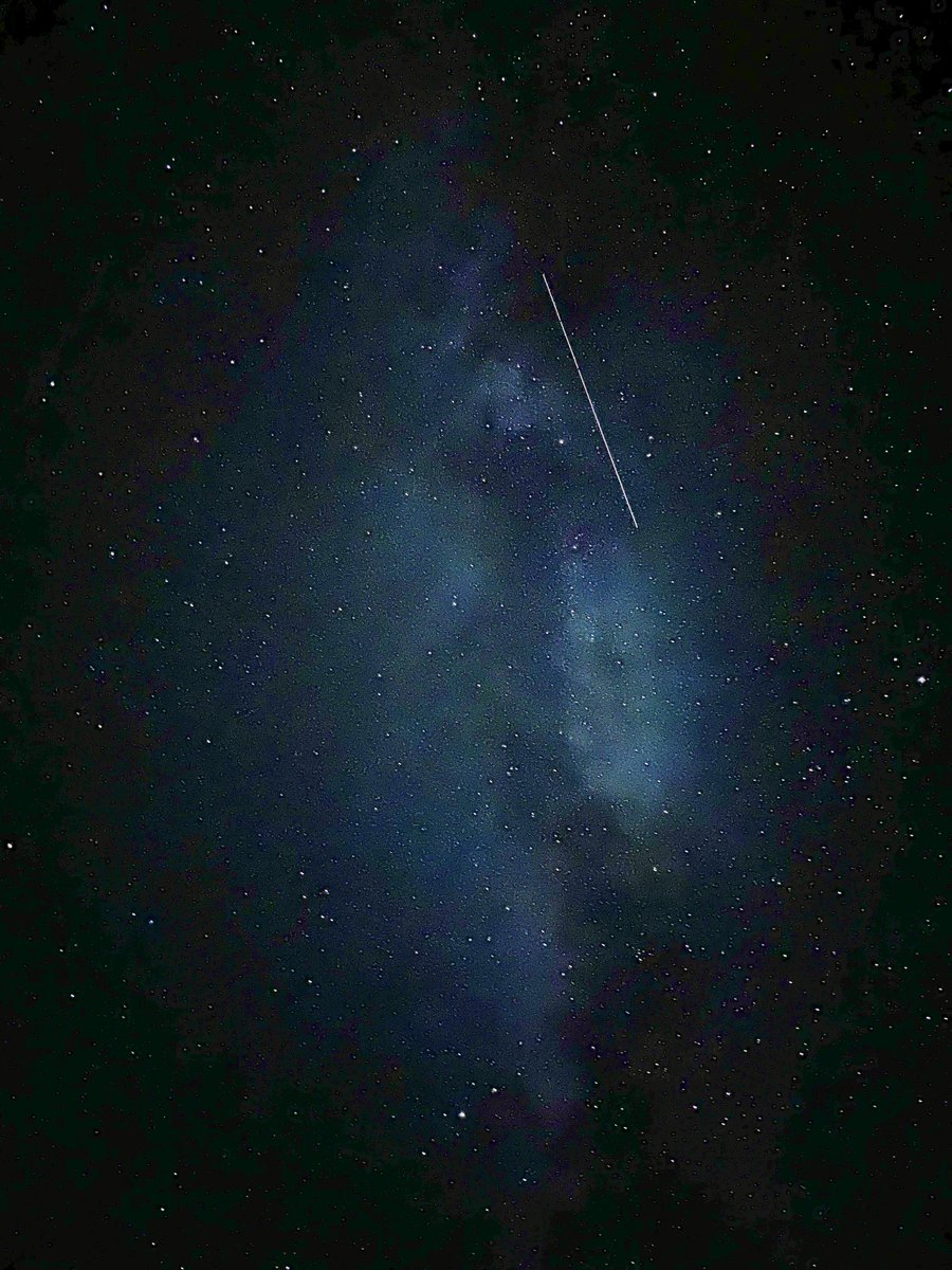 pine_pd's tweet photo. 流れ星(まさかで願い事など無) https://t.co/zwa6x1Dnyw