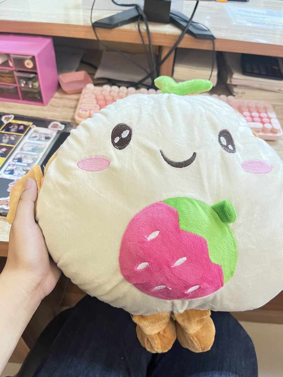 Nanassuuuu's tweet photo. Bantallnya cantikk bgttt buat bobo siang dikantorrr 🥰🥰
Sekedar peluk2 kg enakk mana lembut bgtttt https://t.co/DpvfXWyVX3