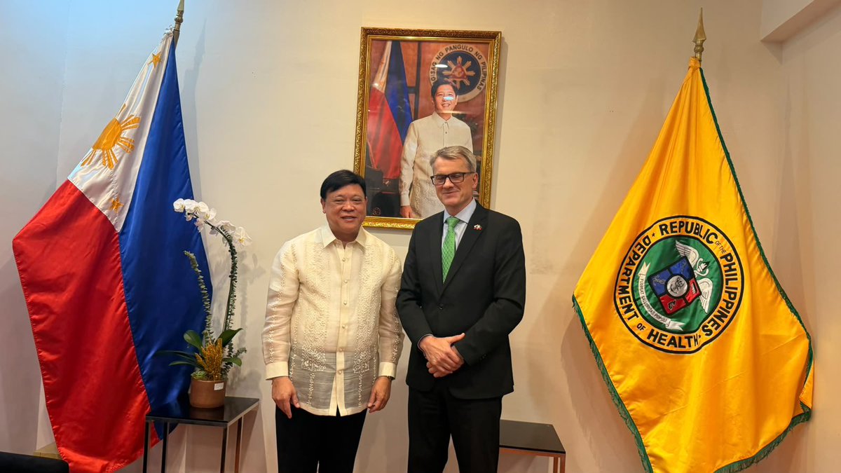 CzechinManila's tweet photo. Earlier this week, @CZAmbManila Karel Hejč met with @DOHgovph Sec Edwin Mercado to discuss areas of mutual interest and explore opportunities for greater cooperation and covered possible collaboration in strengthening health systems and developing 🇨🇿🇵🇭 health workforce. https://t.co/TKqpHd4hTg