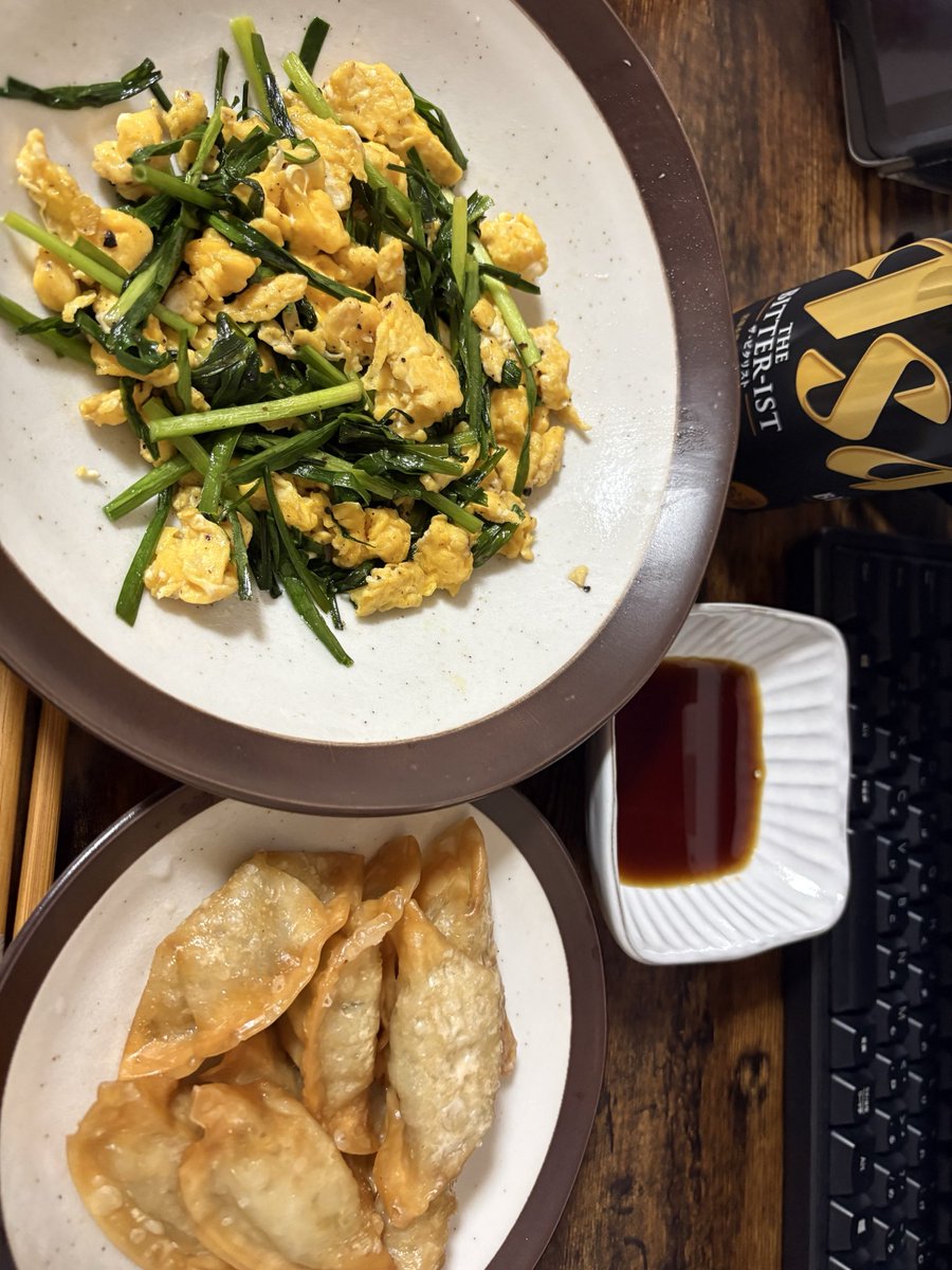 GTFX2828's tweet photo. 買った揚げ餃子と作ったにら玉 https://t.co/GDtsPsRNBG