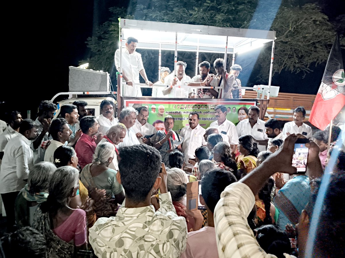 KarurKamalOffl's tweet photo. தாராபுரம் இடைத்தேர்தல்,
தாராபுரம் தெற்கு ஒன்றியத்தில், எனது பொறுப்பில் உள்ள சின்னப்புத்தூர், கோவிந்தபுரம் ஊராட்சி பகுதிகளில் கழக வெற்றி வேட்பாளர், தாராபுரம் மண்ணின் மங்கை திருமதி.#K_பானுமதி அவர்களுடன் கழக அமைப்பு செயலாளர், முன்னாள் அமைச்சர் திரு.ம.சின்னசாமி அவர்கள் மற்றும் கூட்டணி கட்சி நிரார்வாகிகள், உள்ளூர் மற்றும் கரூர் மாவட்ட பொறுப்பாளர்களுடன் இணைந்து அப்பகுதி பொதுமக்களிடம் இரட்டை இலை சின்னத்திற்கு வாக்குகள் கேட்டு பிரச்சாரம் செய்ததில் பெருமையடைகிறேன்.
@EPSTamilNadu
@AIADMKOfficial
@AIADMKITWINGOFL
#KARUR_ADMK_IT_WING #ADMK_ERD #TVKFails