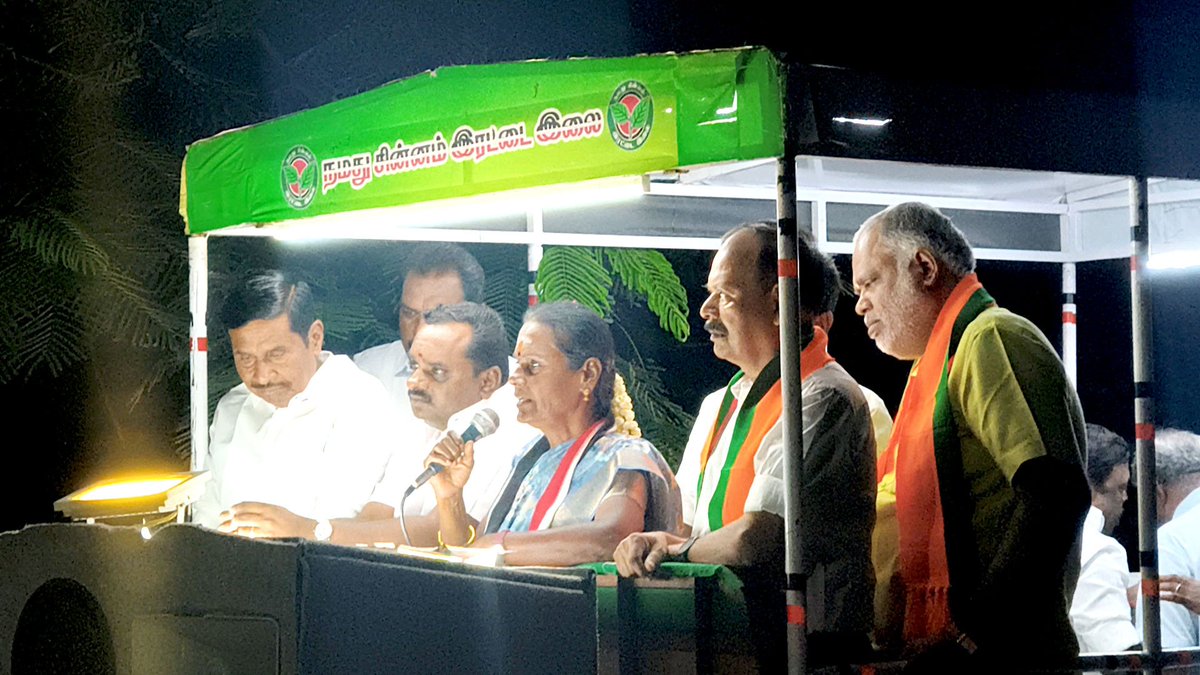 KarurKamalOffl's tweet photo. தாராபுரம் இடைத்தேர்தல்,
தாராபுரம் தெற்கு ஒன்றியத்தில், எனது பொறுப்பில் உள்ள சின்னப்புத்தூர், கோவிந்தபுரம் ஊராட்சி பகுதிகளில் கழக வெற்றி வேட்பாளர், தாராபுரம் மண்ணின் மங்கை திருமதி.#K_பானுமதி அவர்களுடன் கழக அமைப்பு செயலாளர், முன்னாள் அமைச்சர் திரு.ம.சின்னசாமி அவர்கள் மற்றும் கூட்டணி கட்சி நிரார்வாகிகள், உள்ளூர் மற்றும் கரூர் மாவட்ட பொறுப்பாளர்களுடன் இணைந்து அப்பகுதி பொதுமக்களிடம் இரட்டை இலை சின்னத்திற்கு வாக்குகள் கேட்டு பிரச்சாரம் செய்ததில் பெருமையடைகிறேன்.
@EPSTamilNadu
@AIADMKOfficial
@AIADMKITWINGOFL
#KARUR_ADMK_IT_WING #ADMK_ERD #TVKFails