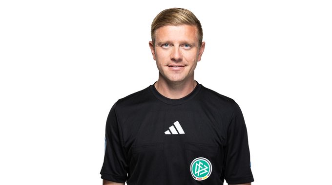 SrAnsetzungen's tweet photo. UEFA Nations League, 4. Spieltag
Montenegro 🇲🇪 - Armenien 🇦🇲 (Mo., 20:45 Uhr)
🖥️ : Robert Schröder 🇩🇪 (AVAR)
#Schröder #AVAR #MNEARM #UNL https://t.co/yYrFlEhUvN