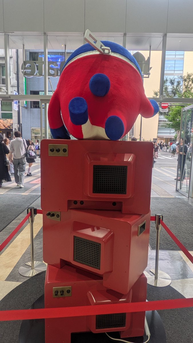 nanaspl_'s tweet photo. せりちゃんにお付き合いいただいて、壱角家コラボ食べ納めしてきました！特典のクリアファイルを譲ってもらい感謝です😭✨
アニメイト池袋本店の特設コーナーも見てまいりました。クマのオブジェがかわいすぎるー！ https://t.co/8IjxcObMo6