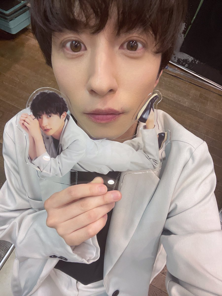 arihiroofficial's tweet photo. T-gene stage
『 探偵が2人 ...？ 』

ご来場頂きありがとうございました！！
めっちゃ楽しかったです！！

デカアクスタもかわいいですな🥰

お手紙・プレゼントもありがとうございます！大切にします

#探偵2人 https://t.co/KV3acuPDDd