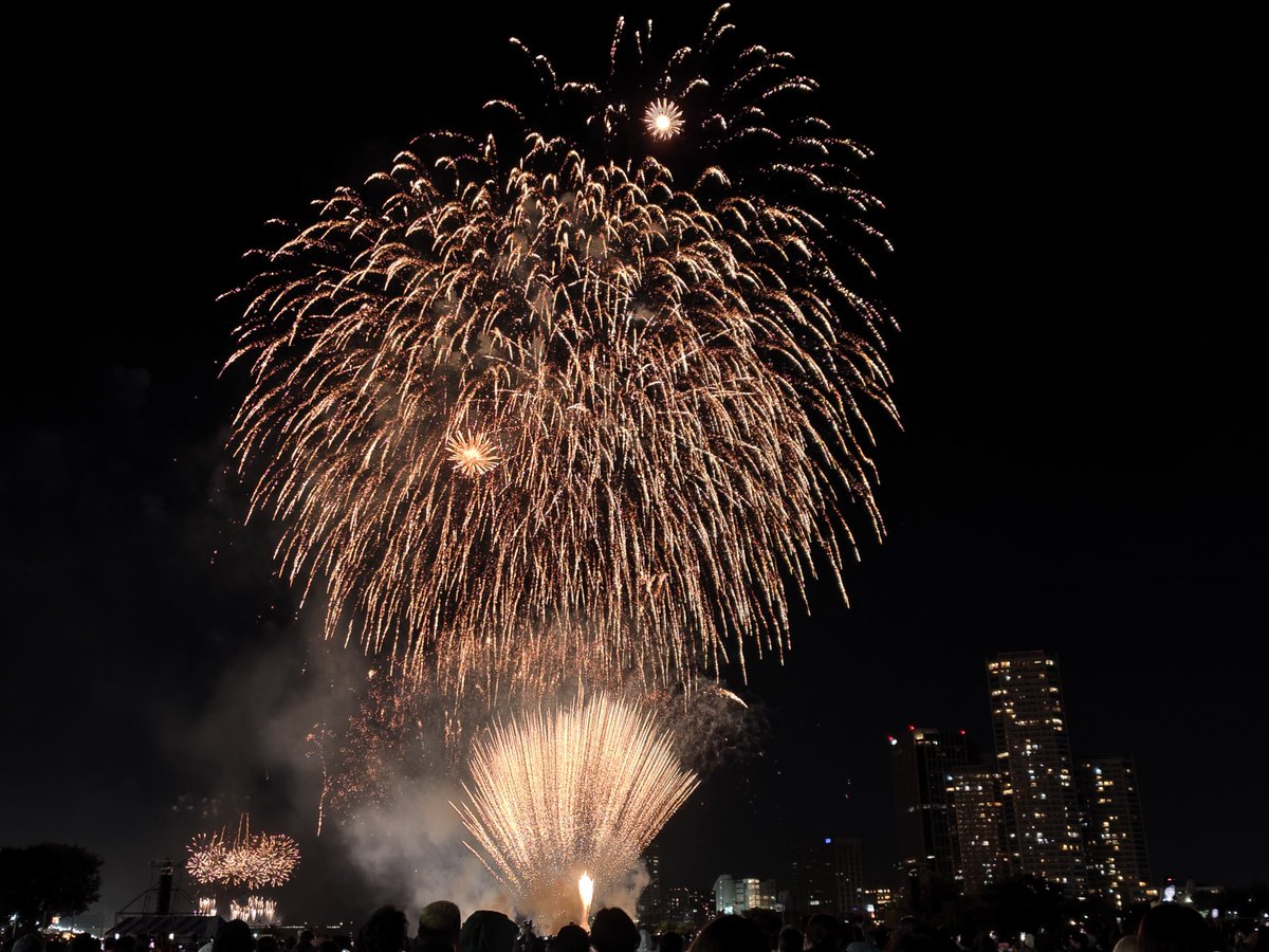 iida__'s tweet photo. 多摩川花火大会に来た https://t.co/Naz0ixkfv6