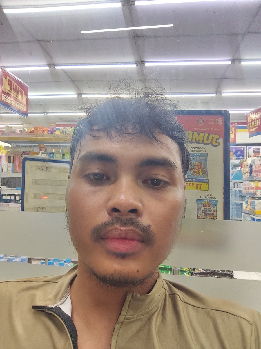 bastian9090's tweet photo. Jakarta magelang, kita bermalam dulu di cirebon. Muka udh exotic bgt alias...... Matahari pantura diatas kepala https://t.co/ckKjCm5NU8