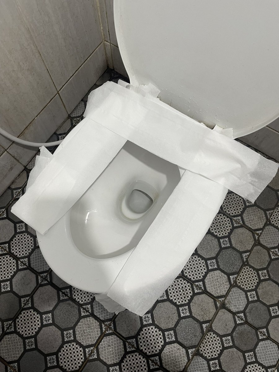 claaudyf's tweet photo. “kenapa cewek kalo di toilet lama bgt sih?”

jawabannya: https://t.co/mwldomHKR7