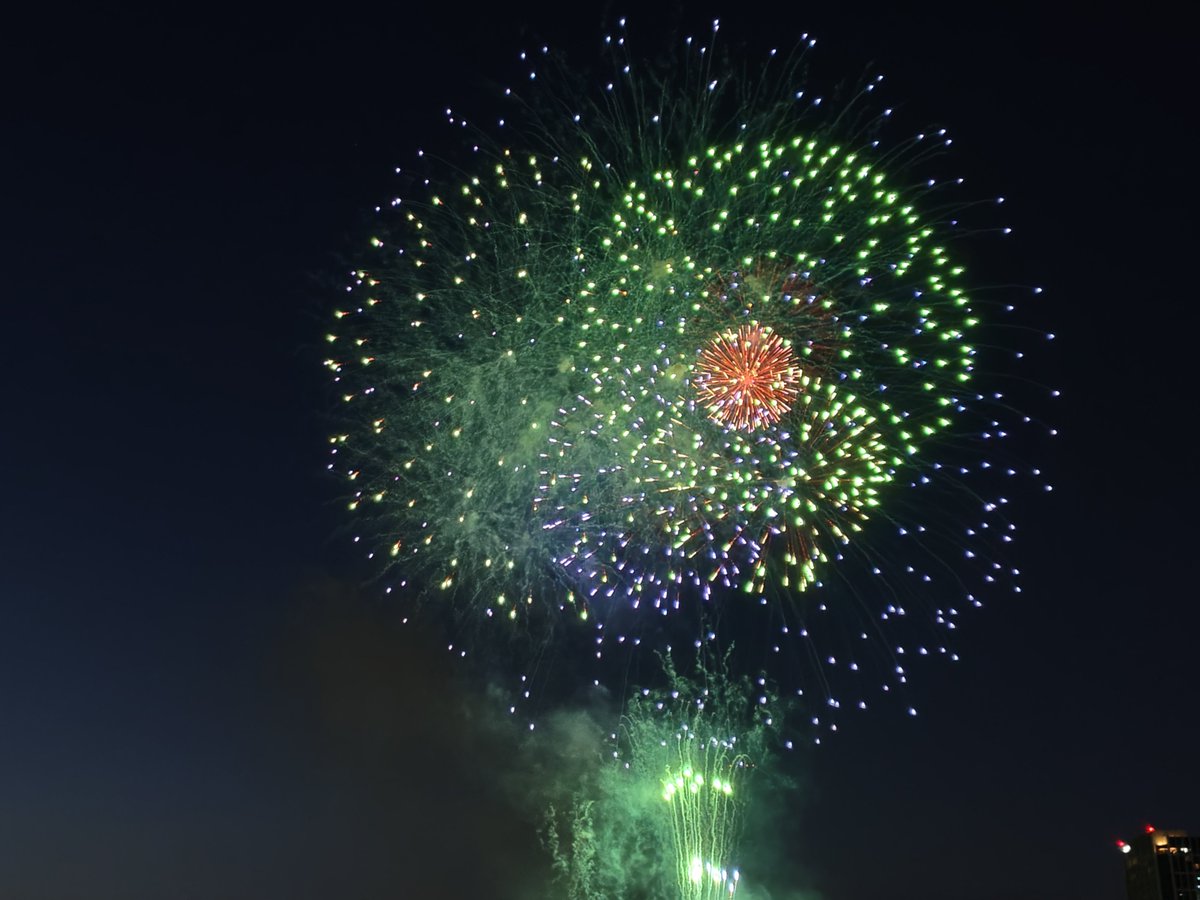 iida__'s tweet photo. 多摩川花火大会に来た https://t.co/Naz0ixkfv6