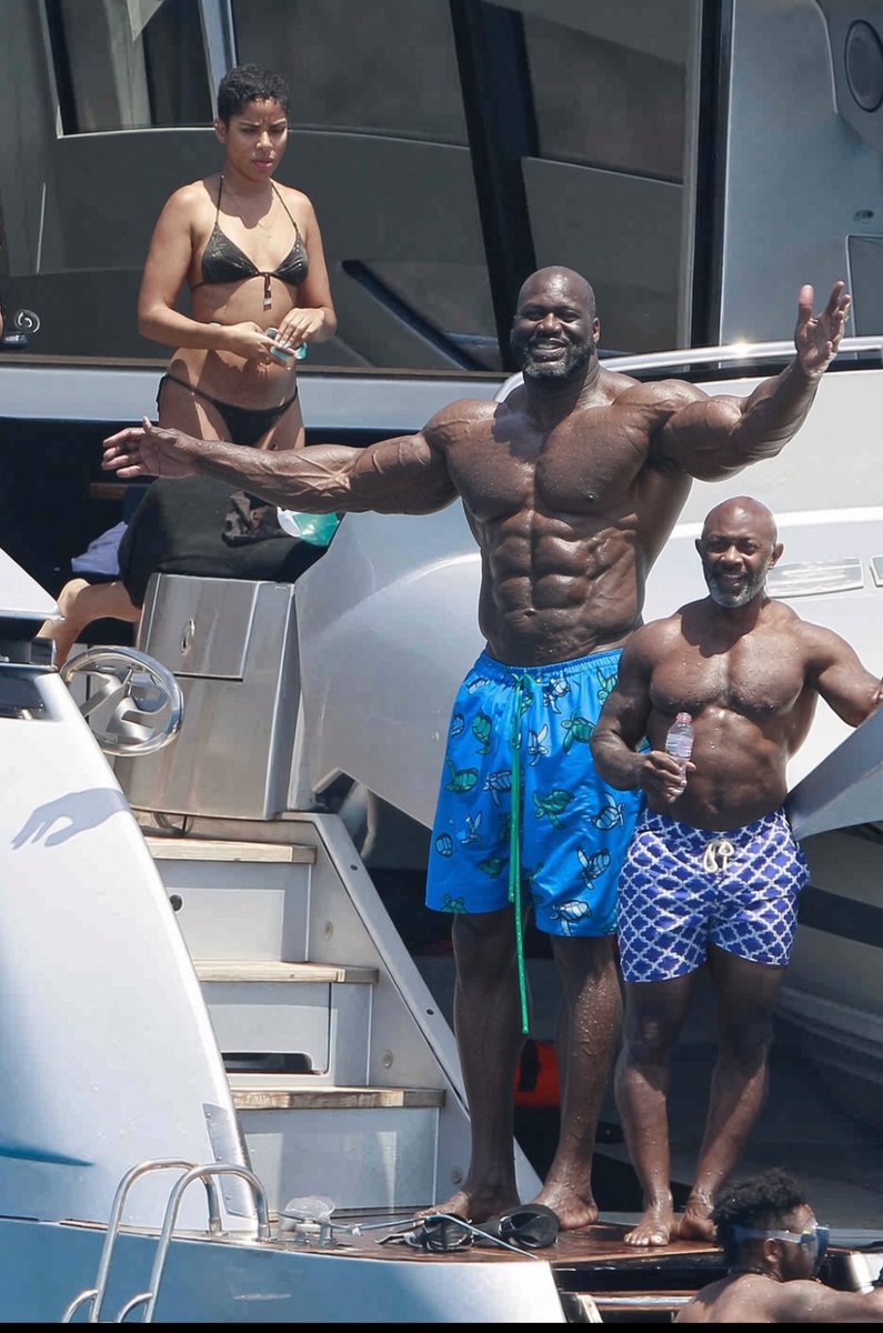 nathanmatheuszv's tweet photo. Shaquille O'Neal American former basketball player and sports analyst shared a photo of his new look 😳😳wow https://t.co/BTKaAmTgN6
