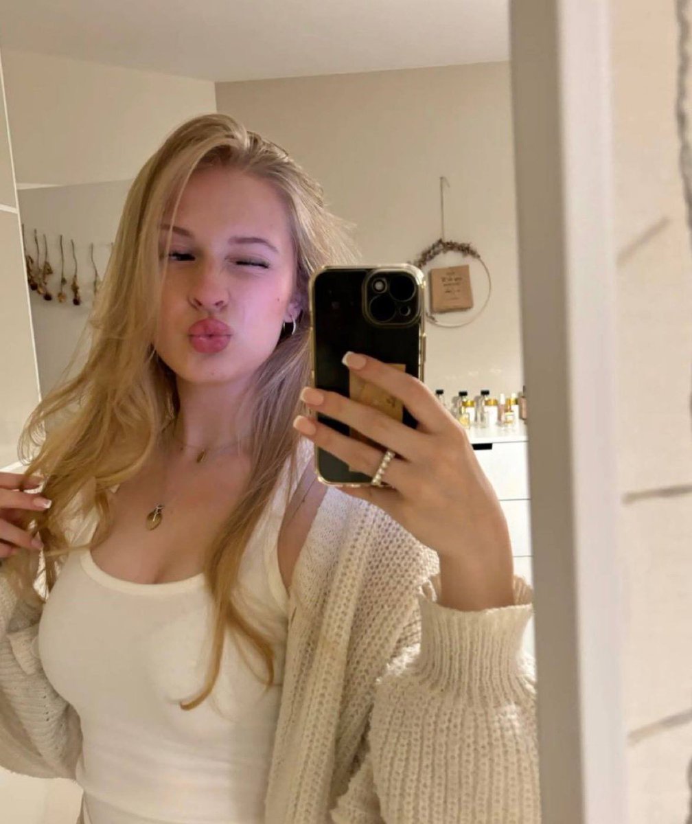 savannah_l30716's tweet photo. if i sendddd you my fuII body picsss, will you rate me honestly ? https://t.co/Mv03y3ukjE